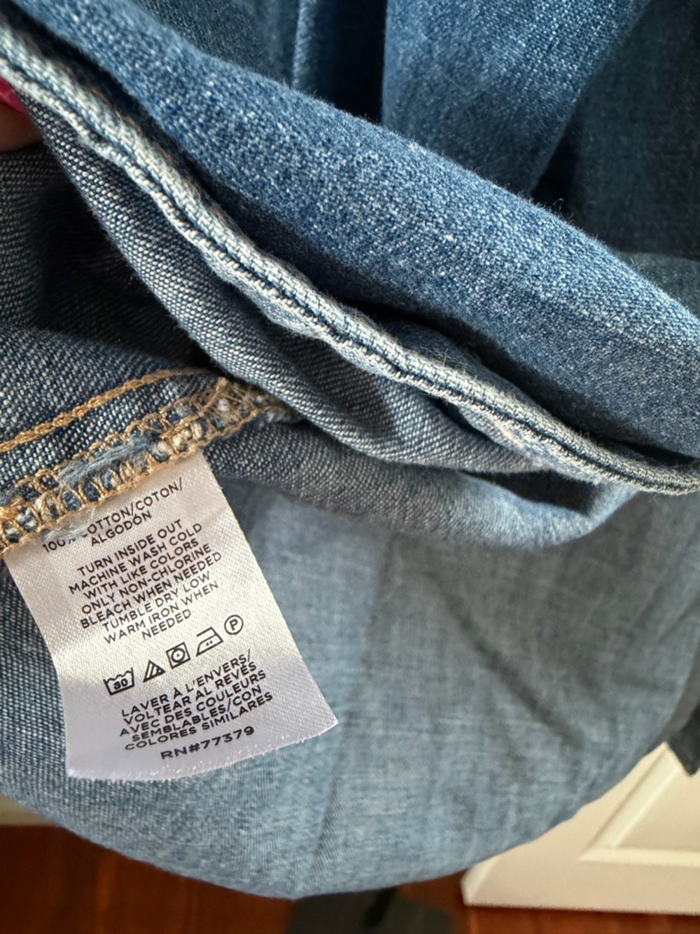 Ann Taylor Women's weekend Blue Denim Button-Down Shirt - Picture 4 of 5